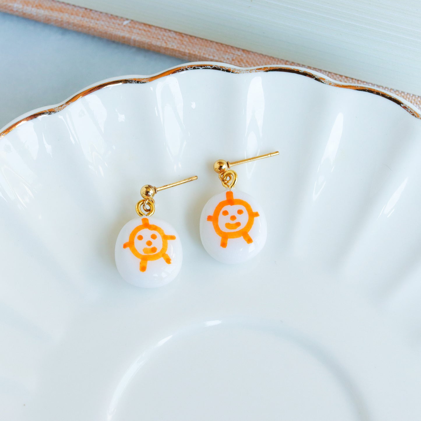 Dainty Happy Sun Dangle